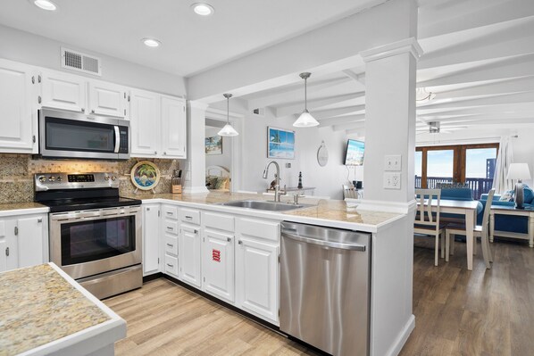 Fridge, microwave, oven, stovetop - La Mirage Condo 326 Beachfront Condominium Resort with Private Boardwalk to Beach (Port Aransas)