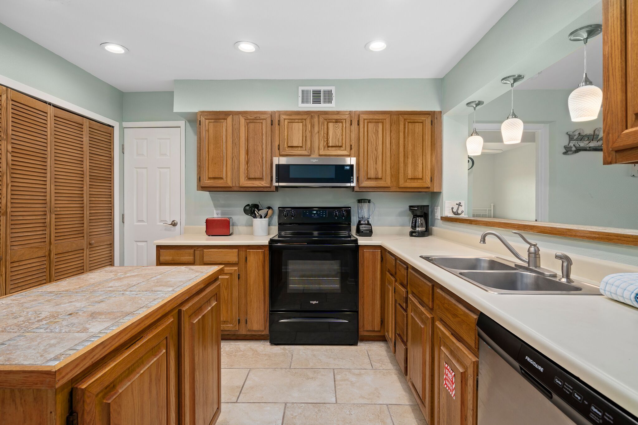 La Mirage Condo 324 Beachfront Condominiums Resort with Private Boardwalk to Beach