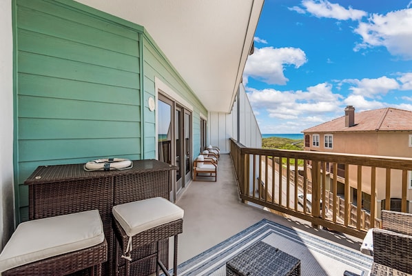 Terrace/patio - La Mirage Condo 240 Beachfront Resort Condominiums with Private Boardwalk to Beach (Port Aransas)