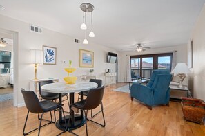 Interior - La Mirage Condo 223 Beachfront Condominiums Resort with Private Boardwalk to Beach (Port Aransas)