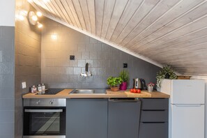 Kühlschrank, Mikrowelle, Ofen, Geschirrspüler