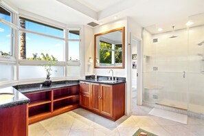 Villa, 2 Bedrooms (Garden View, Sleeps 4 (IML-E4)) | Bathroom | Shower, designer toiletries - Islands at Mauna Lani IML-E4 by KBM (Kamuela)