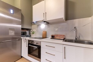 Fridge, oven, coffee/tea maker, dining tables