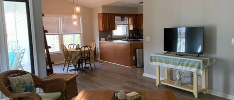 Televisión y chimenea