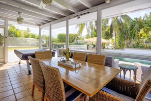 Outdoor dining - Golf Coast Oasis (Marathon)