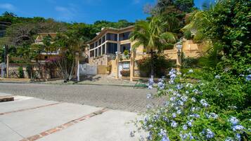 Fachada da propriedade