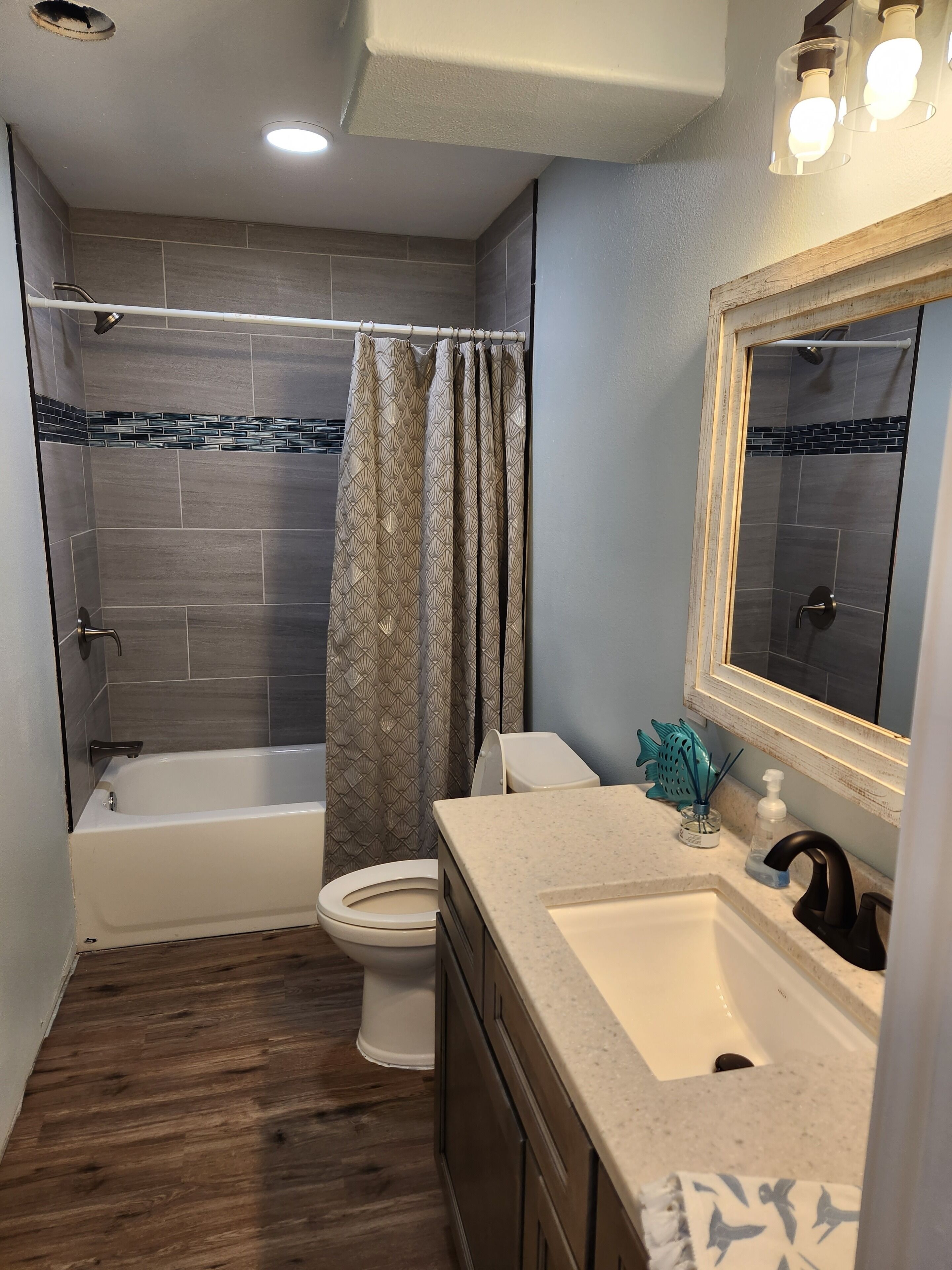 Driftaway Barndo is steps to Seadrift fishing pier