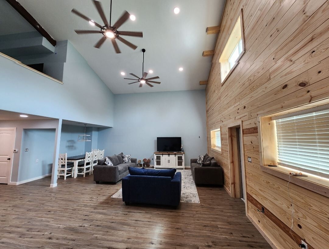 Driftaway Barndo is steps to Seadrift fishing pier