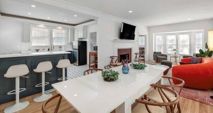 Sleeps 14! 10 Mins to Downtown + Driveway Parking