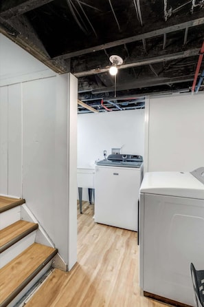 Interior - Sleeps 14! 10 Mins to Downtown + Driveway Parking (Detroit)