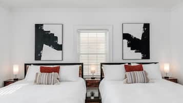 4 habitaciones, tabla de planchar con plancha, wifi y ropa de cama