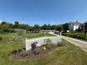 Property entrance - Yardarm Motel (Searsport)