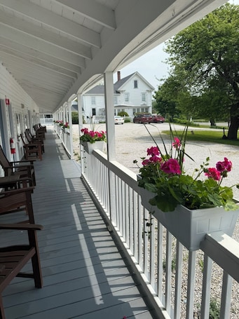 Fachada del alojamiento. Yardarm Motel
