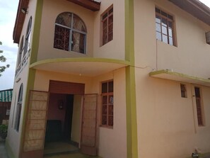 Fachada de la propiedad