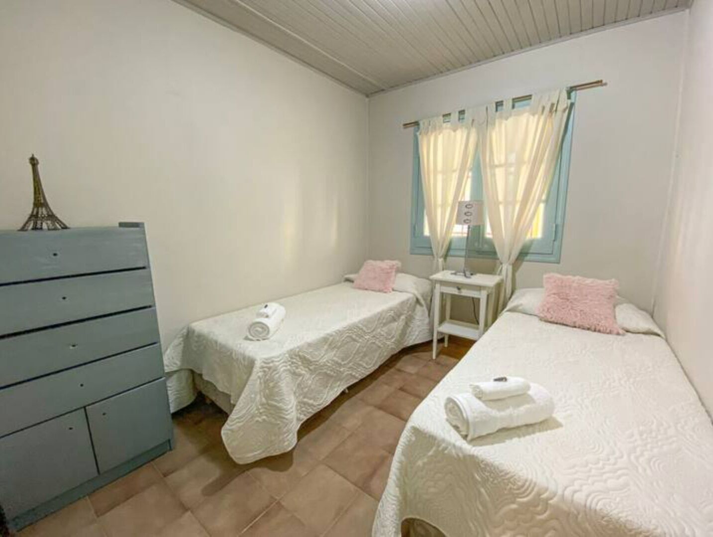 El Nogal, Acogedora Cabaña con Jardín y Cochera