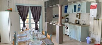 El Nogal, Acogedora Cabaña con Jardín y Cochera