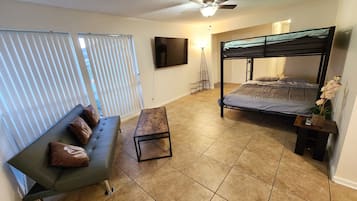 2 bedrooms, iron/ironing board, free WiFi, bed sheets