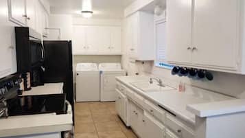 Fridge, microwave, stovetop, coffee/tea maker