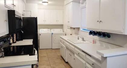 SALE! Peaceful, Clean, 4x Queen Bed, Spacious!