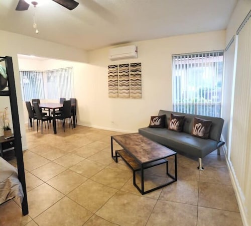 SALE! Peaceful, Clean, 4x Queen Bed, Spacious!