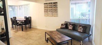 SALE! Peaceful, Clean, 4x Queen Bed, Spacious!