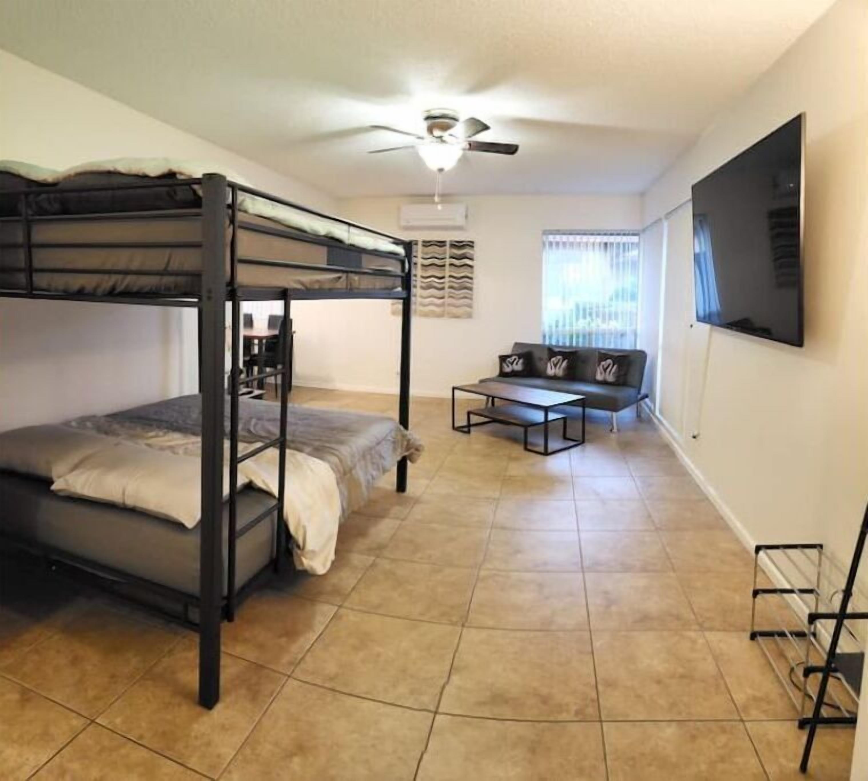 2 dormitorios, tabla de planchar con plancha, wifi gratis y ropa de cama