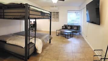 2 bedrooms, iron/ironing board, free WiFi, bed sheets