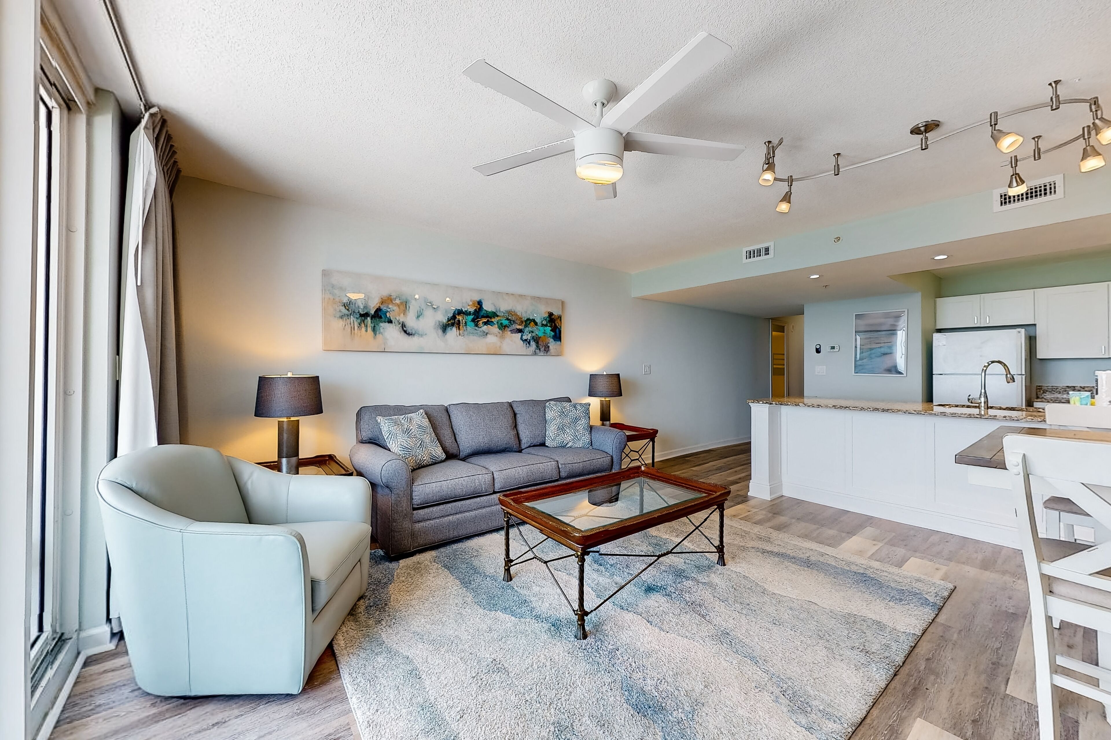 Ocean-view condo with pools, fitness center & beach access - scenic balcony