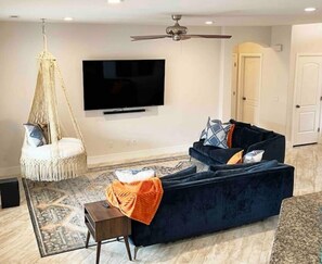 Smart TV - Home away from home! (St. George)