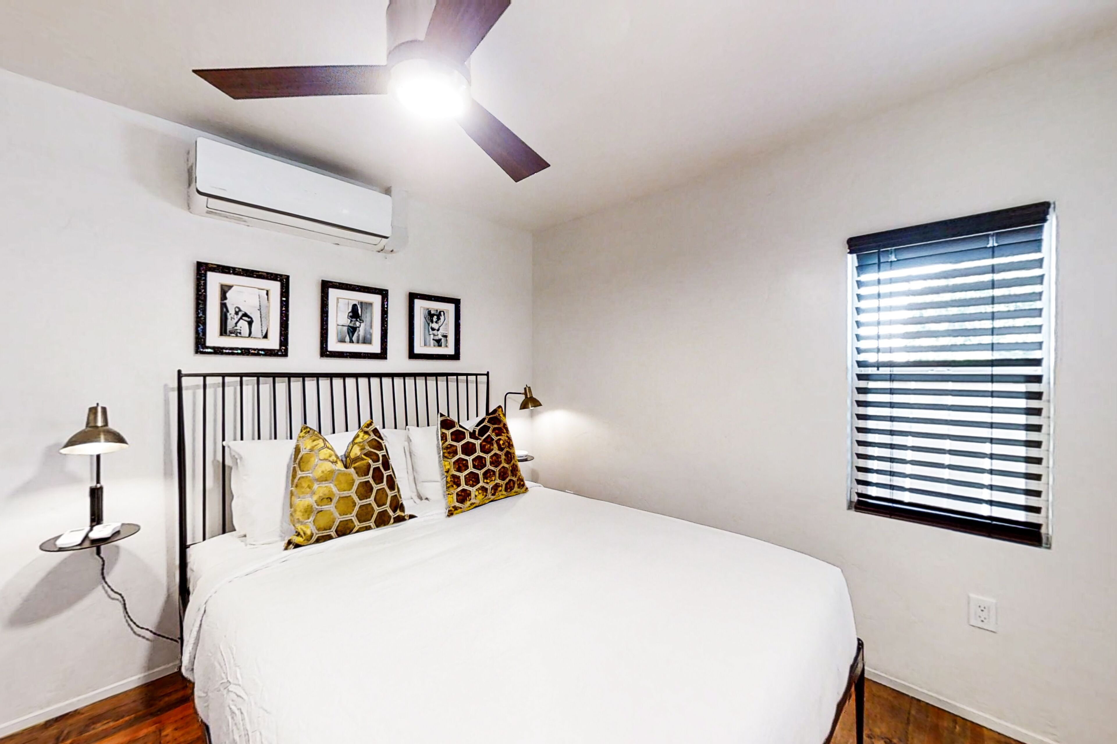 Inviting Casita with heated outdoor pool, washer/dryer, patio, central AC