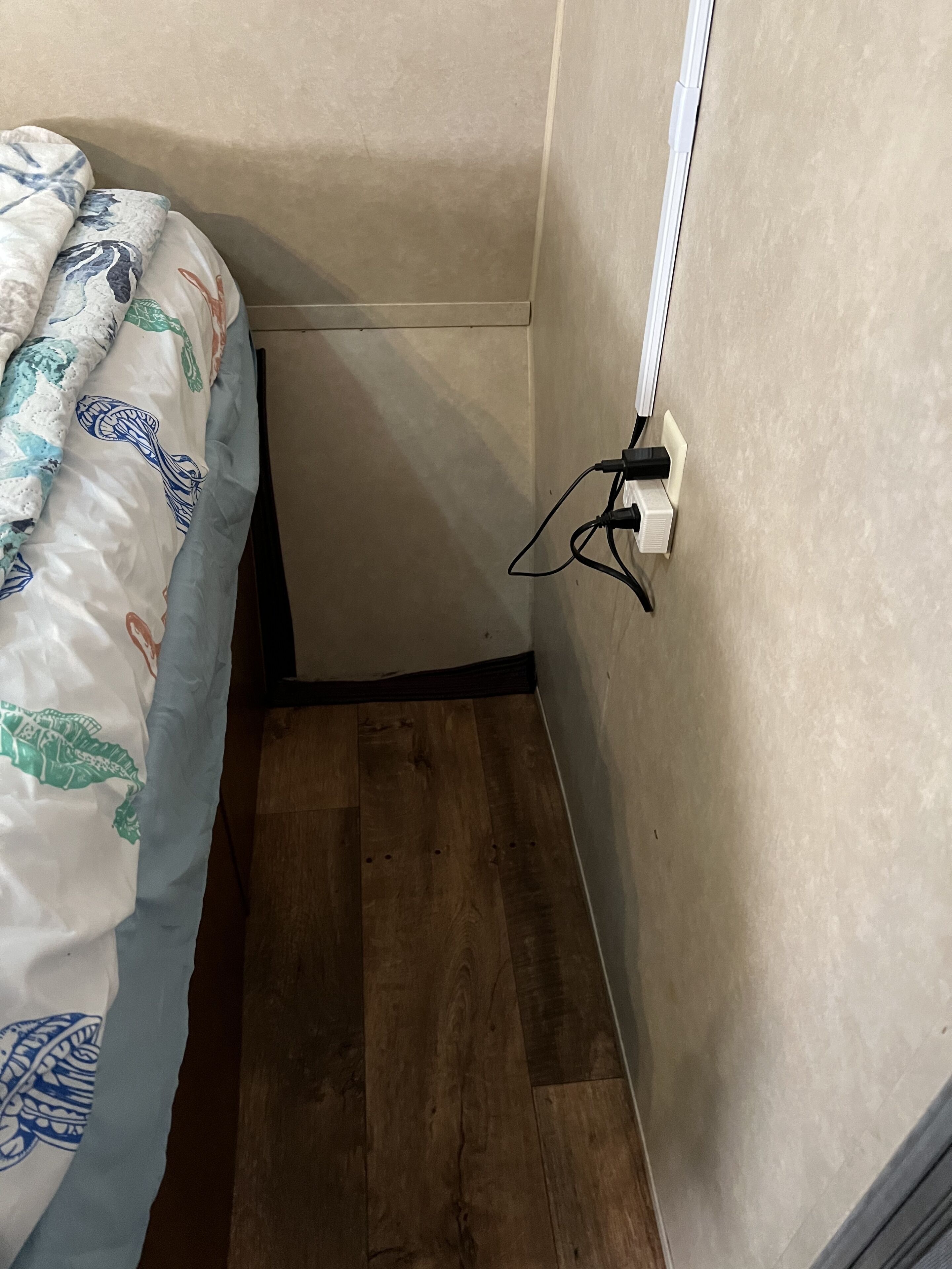 Travel Trailer, Sleeps up to 6 ppl