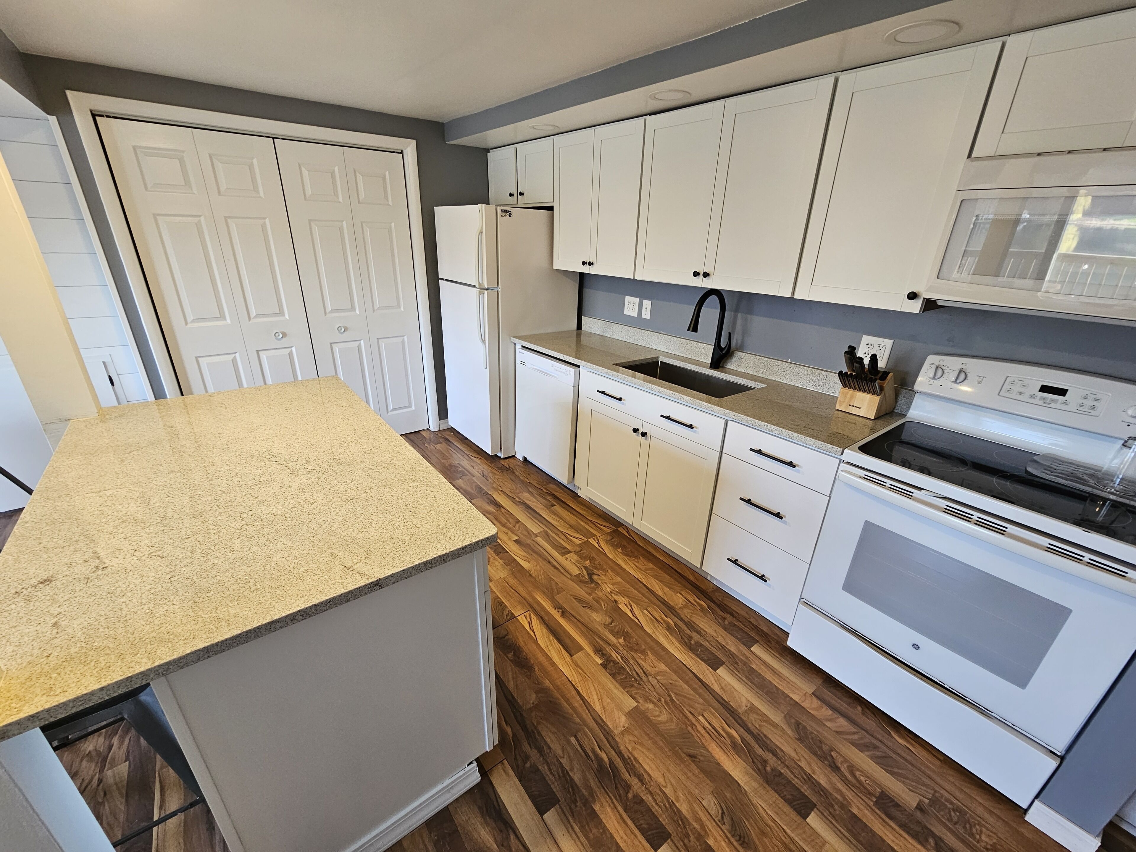 Welcome to the 5 horizons Lake House-FREE KAYAK USE- PONTOON AVAILABLE 