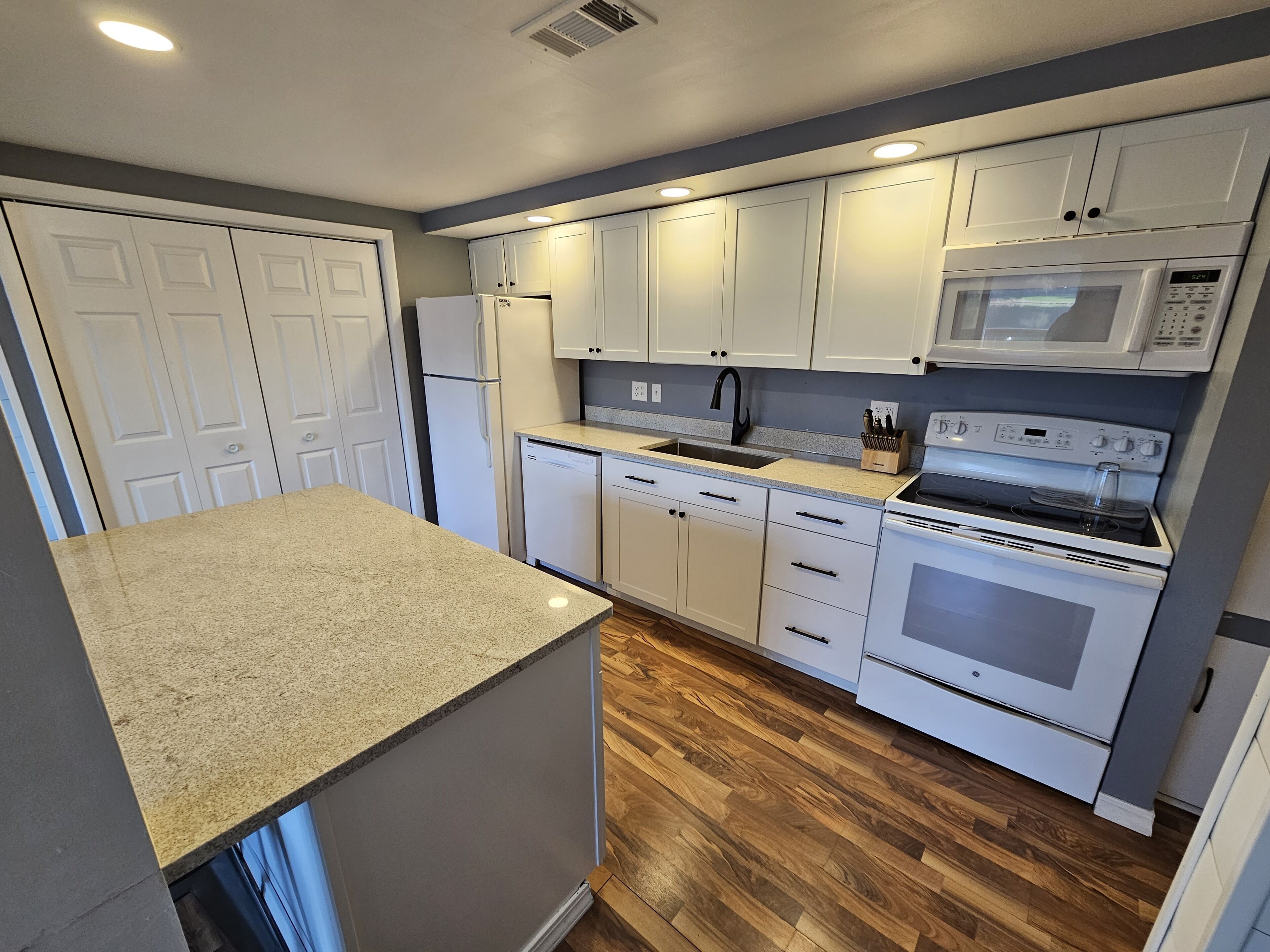 Welcome to the 5 horizons Lake House-FREE KAYAK USE- PONTOON AVAILABLE 