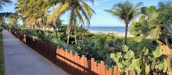 Casa do Sossego 50m da praia, piscina, carregue carro elétrico