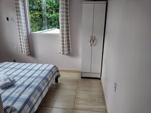 4 Schlafzimmer, Schreibtisch, Bügeleisen/Bügelbrett, kostenloses WLAN