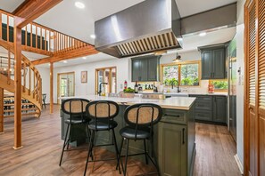 Kühlschrank, Ofen, Herdplatte, Geschirrspüler