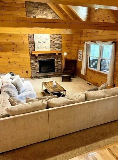 Wildwood Lodge-Hot Tub, 40 Acres