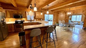 冰箱、微波炉、烤箱、炉灶