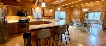 Wildwood Lodge, Large Cabin, 40 Acres