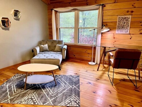 Wildwood Lodge, Large Cabin, 40 Acres