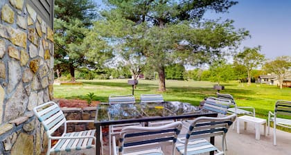 Golf view, 2nd-floor studio with balcony, game room & gym - walk to Douglas Lake