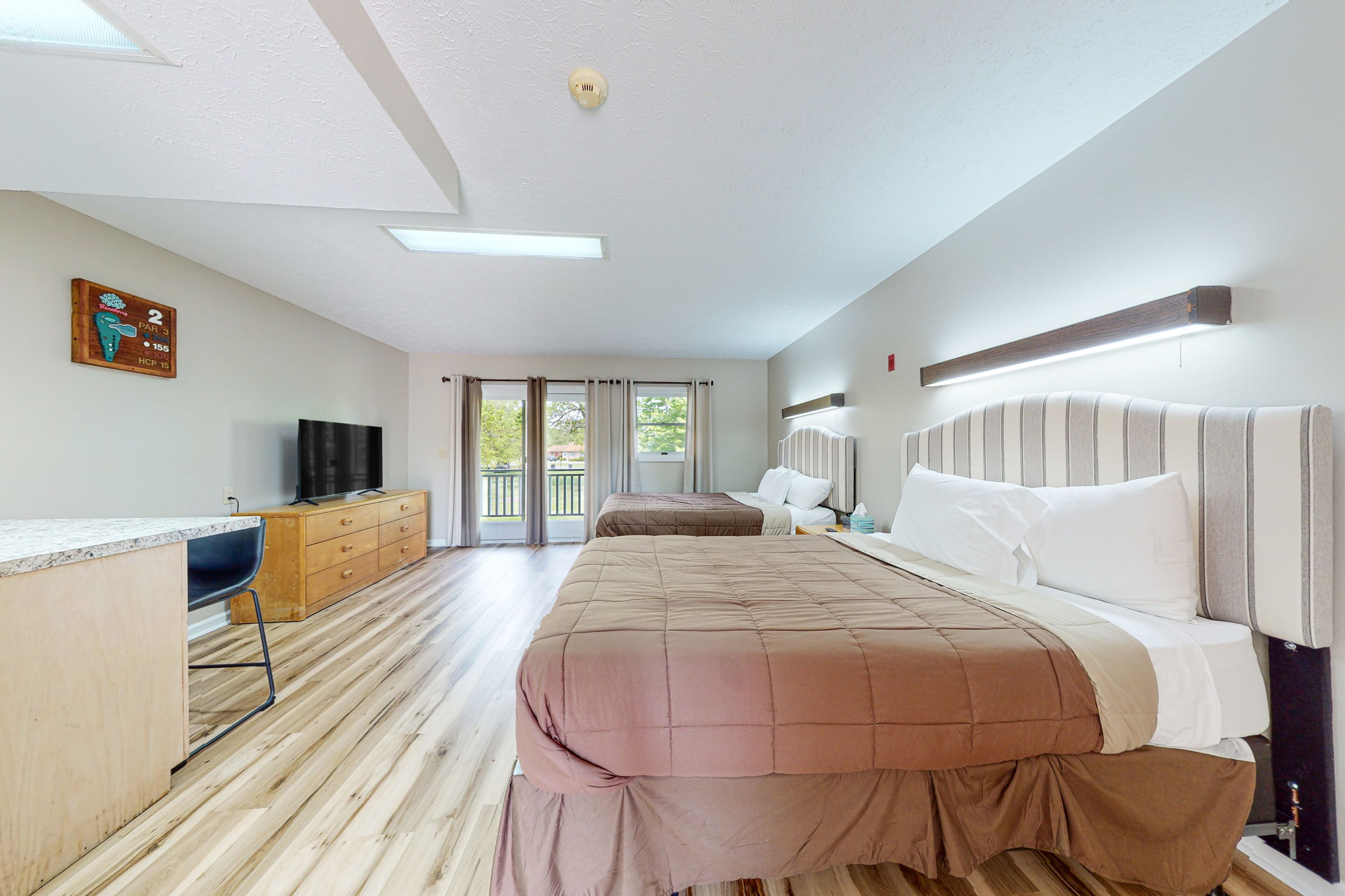 Dog-friendly studio with peaceful views, game room & gym - walk to Douglas Lake