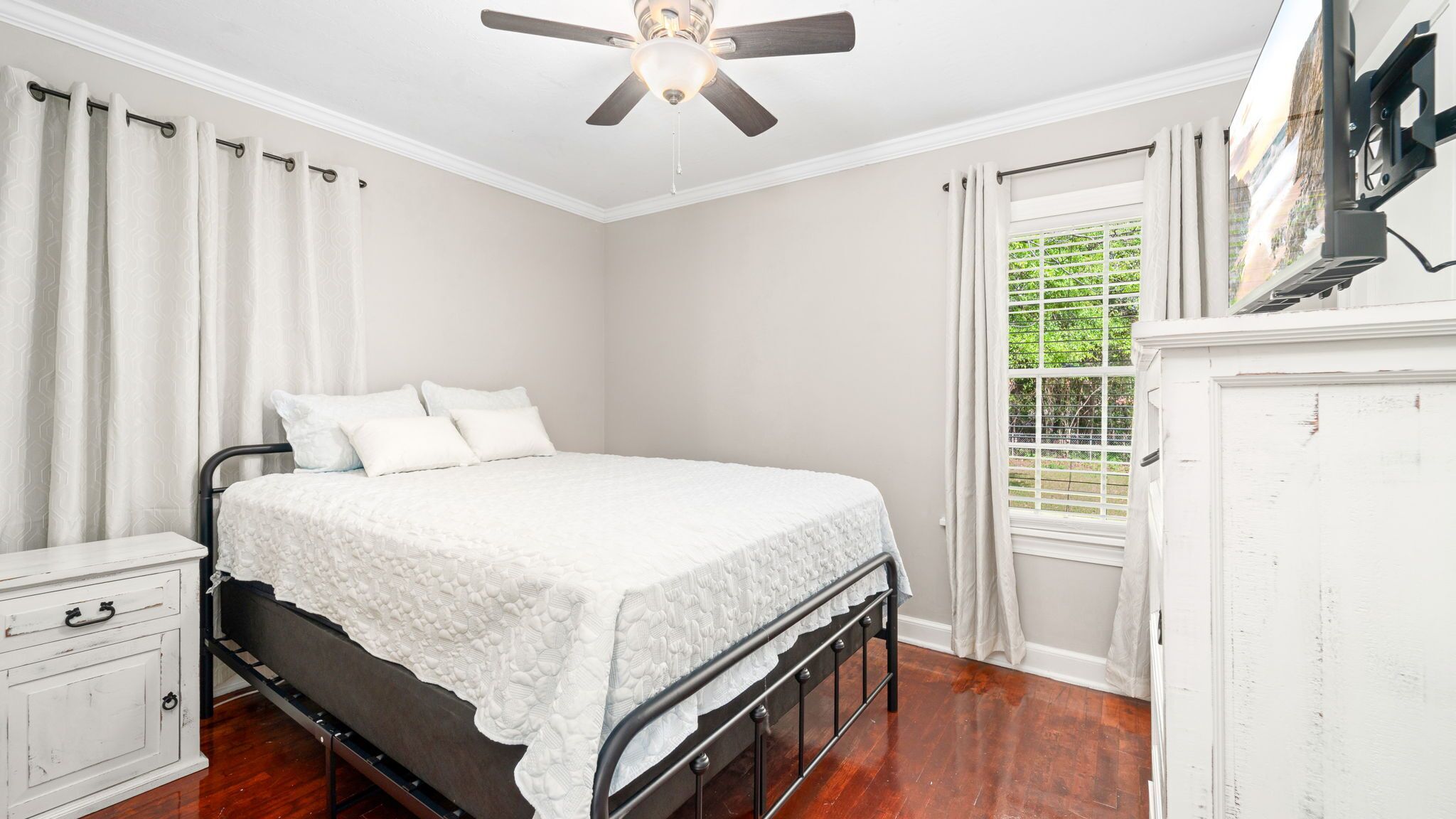 The Dixie House w/King bed close to everything