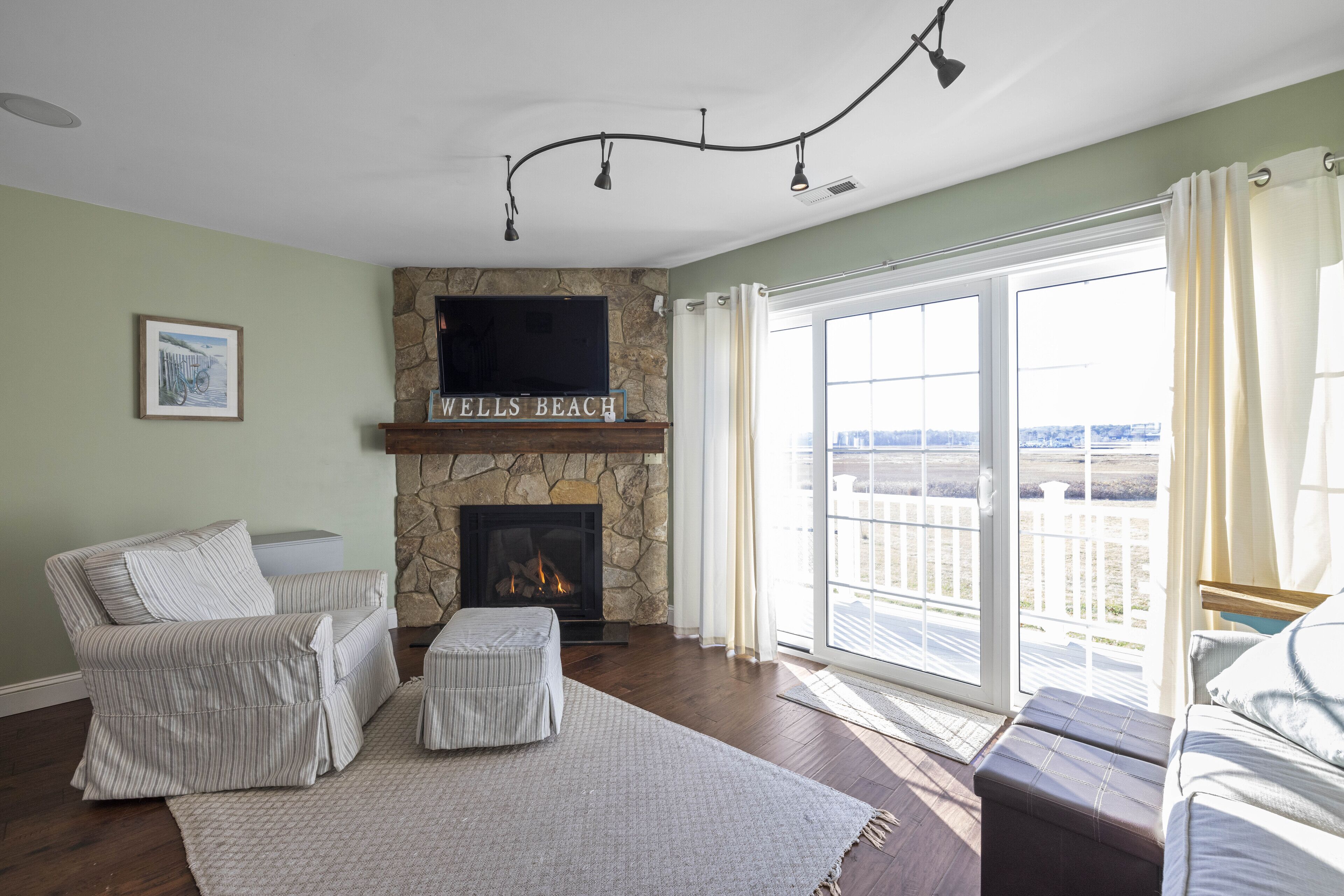 On the marsh Wells Beach house, 3 min walk to beach & convenient to everything!