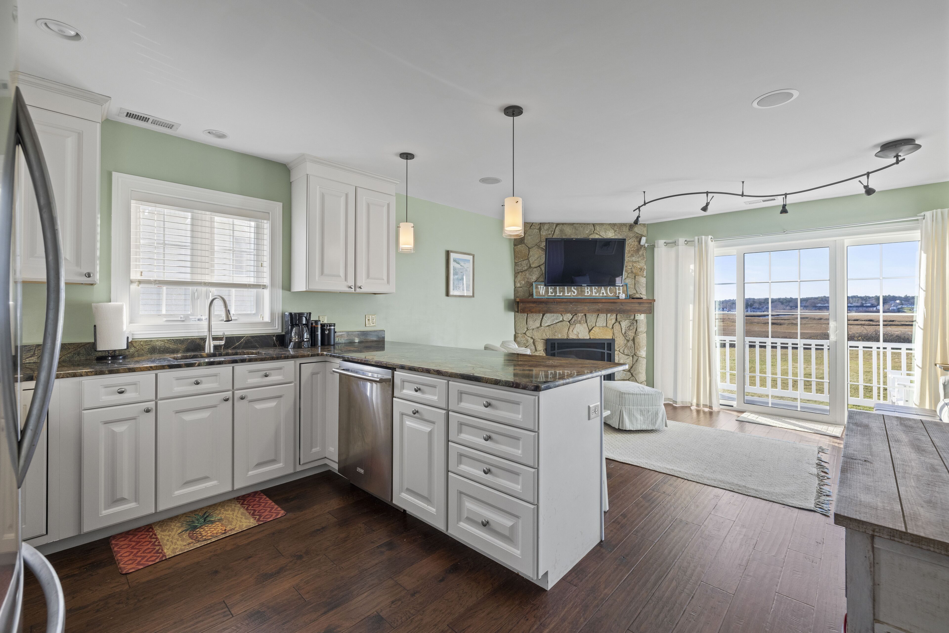 On the marsh Wells Beach house, 3 min walk to beach & convenient to everything!