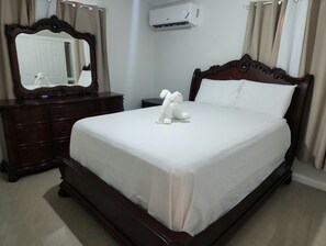 2 bedrooms, in-room safe, desk, iron/ironing board
