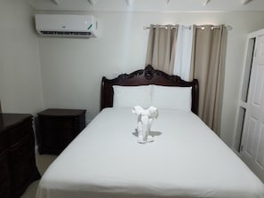 2 bedrooms, in-room safe, desk, iron/ironing board - PLAN YOUR GETAWAY UNDER THE SUN 
           Dazzle Key Suite (Saint Ann's Bay)