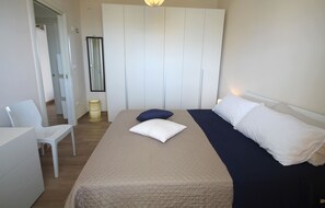 2 slaapkamers, een strijkplank/strijkijzer, gratis wifi