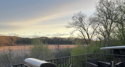 Cozy Cottage With Prairie & Lake Views Near Summer Activities & Lake Geneva