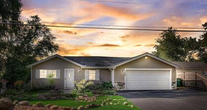 Cozy Cottage With Prairie & Lake Views Near Summer Activities & Lake Geneva